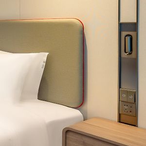 Queen Room Mobility accessible