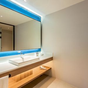 One-Bedroom King Suite
